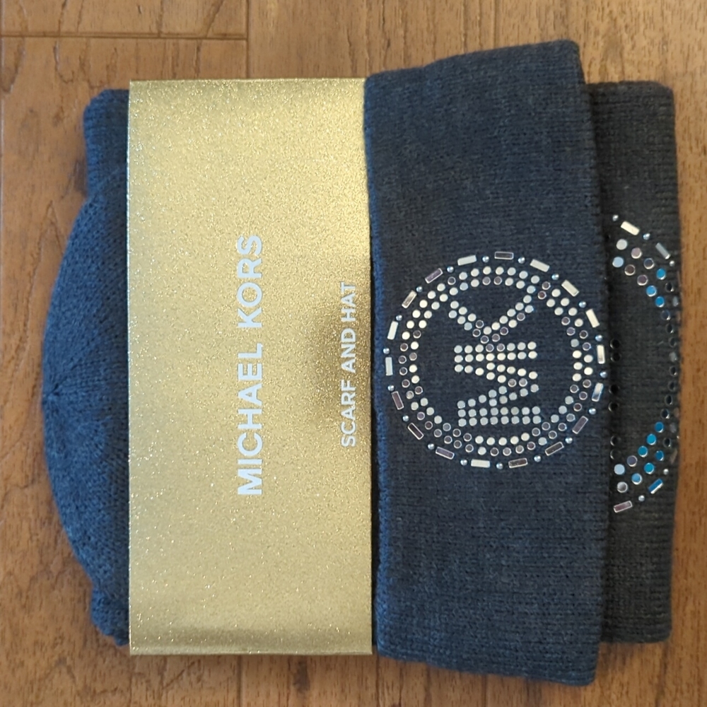 NWT Michael Kors Scarf and Hat Set